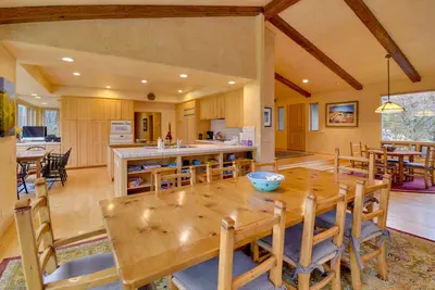 Image de 2 Mi to River Run Day Lodge: Family-Friendly Home