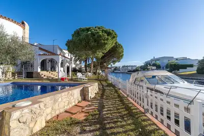 Maison 4 chambres avec piscine et amarre