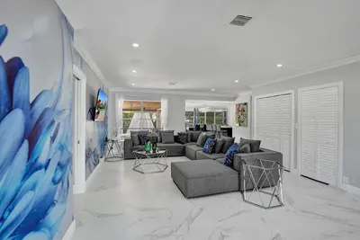 Image de Tipi 5 Bedroom 3 Bath Pool Home