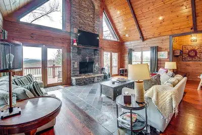 Image de North Georgia Log Home w\/ Long Range Views