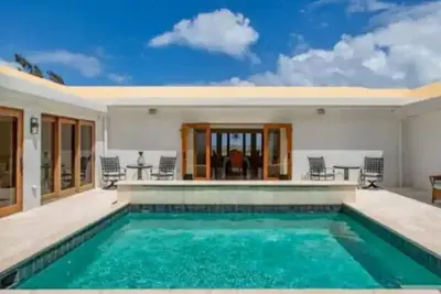 Image de Luxurious Villa Upstairs Level with Pool