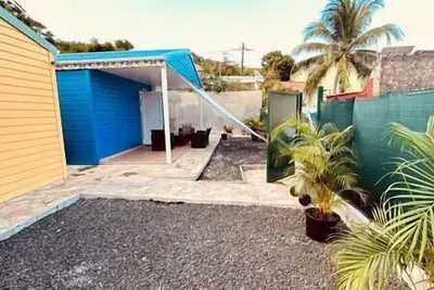 Image de Bungalow bleu 2 personnes Sainte-Anne plage