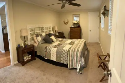 Image de Peace and Pinecones Cottage - when quiet is what you need, by Buffalo Mountain Getaway