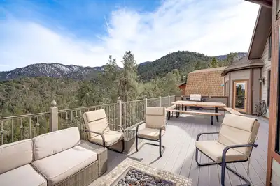 Image de Pine Mountain Club Cabin w/ Private Deck & Views!