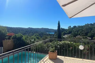 Image de Gigaro, plage à pied, vue mer, piscine