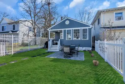 Image de Cozy & Quiet 2 Bedroom Beach Cottage - Only 2 Blocks from Beach!