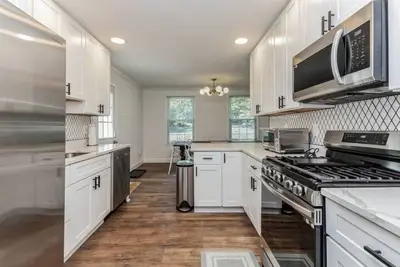 Image de 4br 3Full Bath Completely Renovated Vienna Gem\n