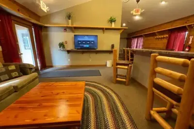 Image de Jim's Timber Log Retreat