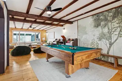 Image de Home with View of Mount Snow! ! Indoor-pool, spa, sauna Gym & more Sleeps 23+
