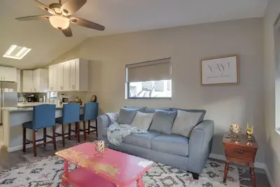 Image de Ideally Located Palm Harbor Condo: Walk Downtown!