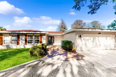 Image de Riverfront home near downtown Tampa with panoramic river views, streaming, W/D