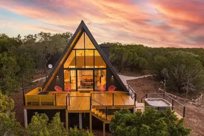 Image de Modern Aframe Tucked in Nature with Hot Tub & View