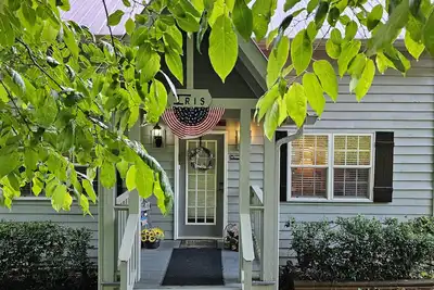 Image de Iris-Stunning 2 bed. Cathedral Ceiling Mountain Cottage