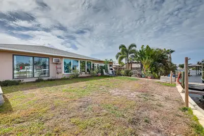 Image de Canal-Front Ruskin Home w/ Private Hot Tub & Dock!