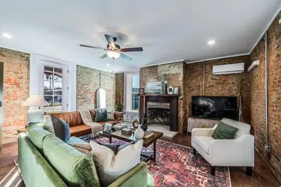 Image de Lovely historic spot, walk to the square!