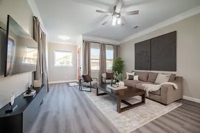 Image de Family Friendly |Pet Ok | Private Yard |Gated Home