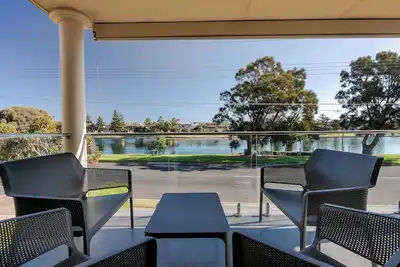 Image de Glenelg Gem - Water Front | Sleeps 8 | Yard | Bbq