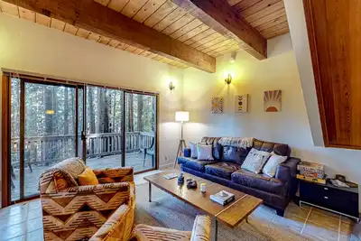 Image de Dog-friendly forest retreat among redwoods, walk to Hot Spot & Gualala River