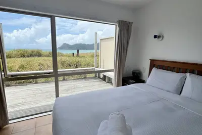Image de Little Dell Beach Bach - Beachfront views