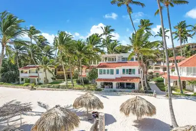 Image de Casa Caribe: New beachfront, oceanview condo w/ housekeeper & rooftop terrace