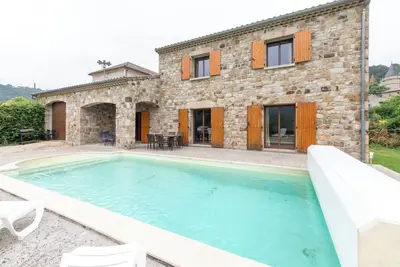 Image de Maison de vacances 'Les Sources Gîte Les Pêchers' avec piscine privée, terrasse partagée