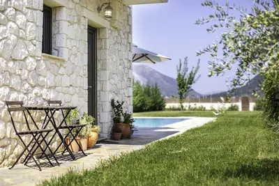 Villa 'Avesta Private Villas - Niovi' avec vue sur la mer, piscine privée et climatisation
