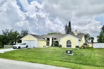 Image de Heavenly Sunshine Hideaway- Spacious, Cozy, Very Clean, and Quiet Community!