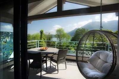 Image de Villa 'Comme Un Voyage' avec vue sur lac, Wi-Fi et climatisation