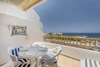Appartement de vacances 'Appartamento Los Geranios 504' avec vue sur la mer, piscine et Wi-Fi