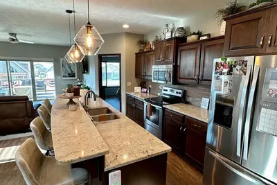 Image de Cozy and luxurious 4-bedroom \"Lake Retreat in the Heart of Arnolds Park! \"