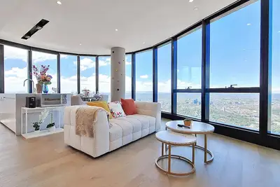 Image de 84 Floor/Splendid View/free car park/3b/Near Crown