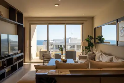 Image de Gorgeous 3bd Penthouse, Rooftop Firepit & Ocean Views!