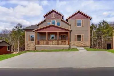 Image de Big Bear Lodge-2 Pools, Private Hot Tub, Splash Pad, Pool Table- Brand New Home