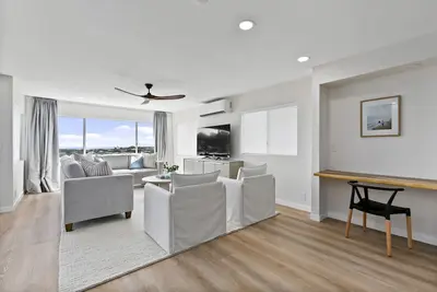 Honolulu Hillside Home - Ocean and Diamond Head Views