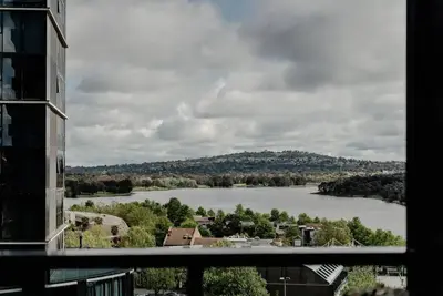 Image de Modern Convenient 2-Br with Lakeside View