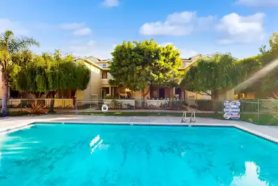 Image de Lovely retreat with pool, hot tub, & balcony - walk to the beach - dog-friendly