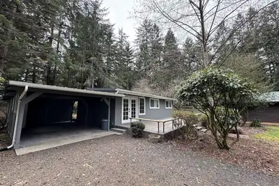 Image de Relaxing 2 bedroom cottage across the street from beautiful Lake Josephine