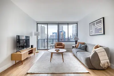 Image de Terrific Midtown 2br w/ Laundry & Doorman, nr Attractions, by Blueground