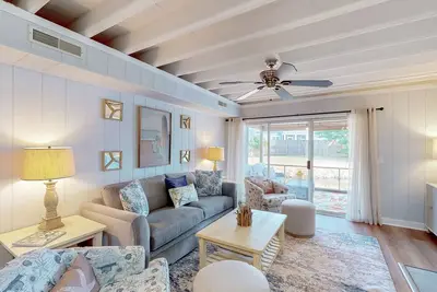 Image de Mallard Lakes townhouse with hot tub, pool, tennis, basketball, fishing pier, Ac