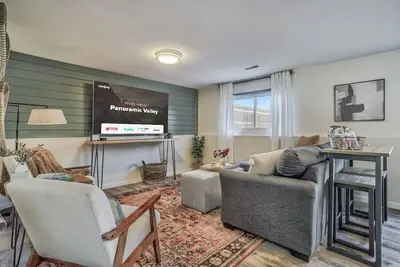 Image de Panoramic Valley! Downtown Basement Suite