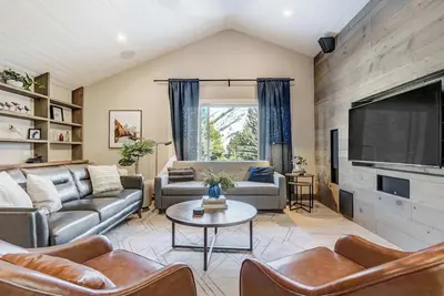 Image de Cobalt Peak! Scenic Retreat w/ Sauna & Firepit