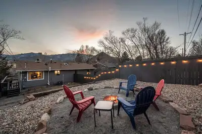 Image de Hillside Horizon! Scenic Escape w/ Firepit & Bbq