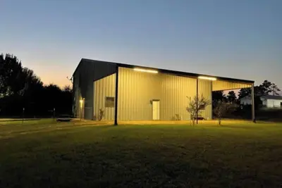 Image de Spacious 3 bedroom barndominium at the Speedway\n\n