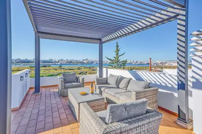 Image de Casa Boa Vista - Maison de ville en bord de mer avec vue imprenable et piscine