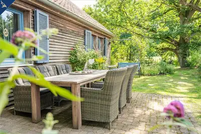 Image de Idyllisches Ferienhaus 'wilde Wiese' in Sellin, mit Seeblick