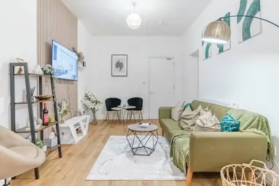 Image de Charming London Flat Near Wembley + Parks | Garden