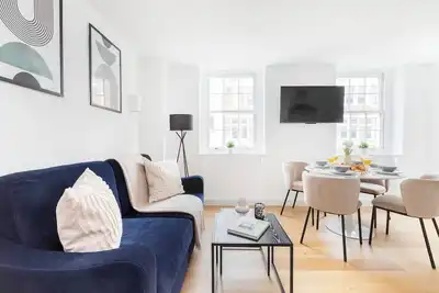 Image de 1br Moderne avec Balcon à Soho
