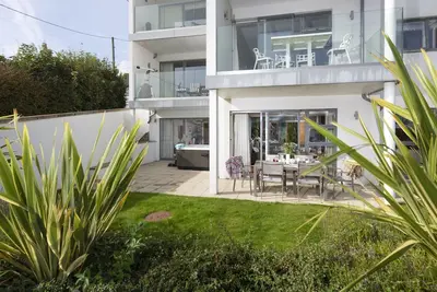 Image de Rockpool at Salt - an apartment that sleeps 6 guests with private hot tub and off road parking