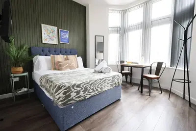 Image de Contemporary & Chic Studio No1 -CoHost Collections