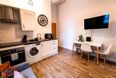 Image de Converted Chapel Swansea | King Bed | Sleeps 4.